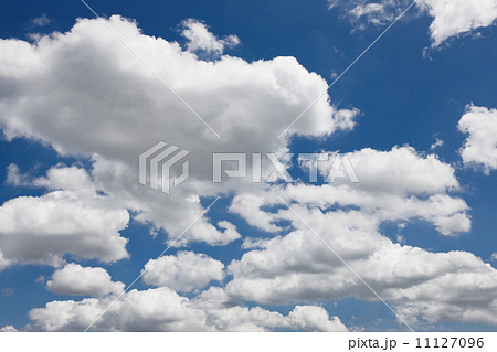 晴天雲の群れ 11127096