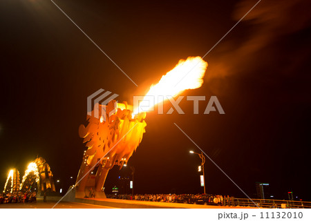 ドラゴン橋　ベトナム、ダナン　ギネス登録　世界一　夜間照明 11132010