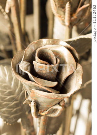 metal rose 11132462