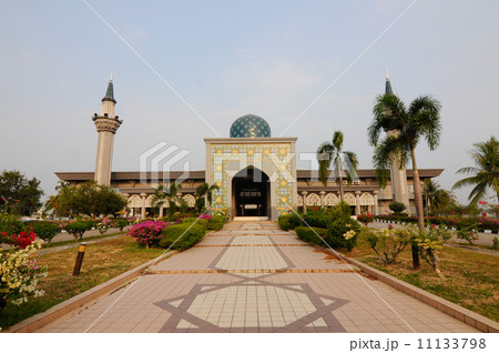 Main Entrance of Sultan Abdul Samad Mosque (KLIA Mosque) in Selangor 11133798