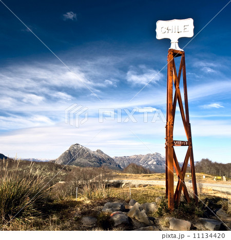 Vintage border post, Road sign at the Patagonia border of Argent 11134420