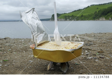 container of fresh and smocked rice 11134788