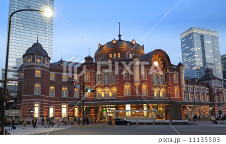 Tokyo station building 11135503