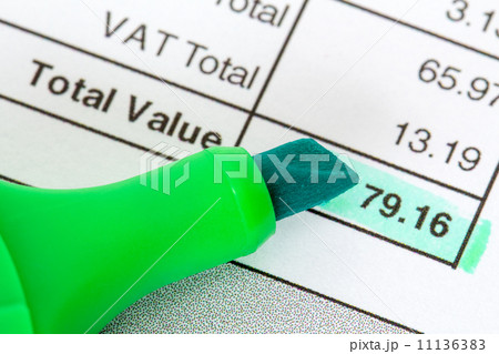 Invoice with close up of total 11136383