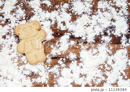 Cookie bear with flour 11136384