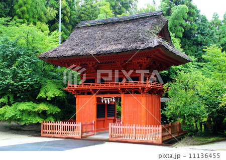 国指定重要文化財　六殿神社の楼門 11136455