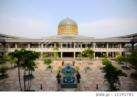 Courtyard of Sultan Abdul Samad Mosque (KLIA Mosque) in Selangor Courtyard of Sultan Abdul Samad Mosque (KLIA Mosque) in Selangor 11141781