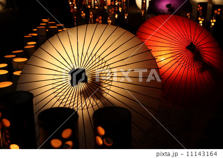 和傘と竹灯篭 11143164
