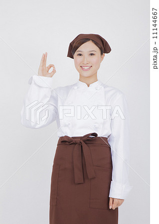 案内する女性店員 案内する女性店員 11144667