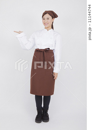 オッケーを出す女性店員 オッケーを出す女性店員 11144744