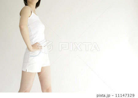 ストレッチをする女性 ストレッチをする女性 11147329
