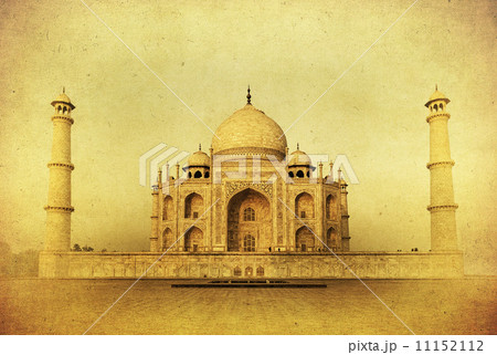 Vintage image of Taj Mahal at sunrise, Agra, India Vintage image of Taj Mahal at sunrise, Agra, India 11152112
