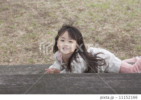 公園で遊ぶ子供 11152166