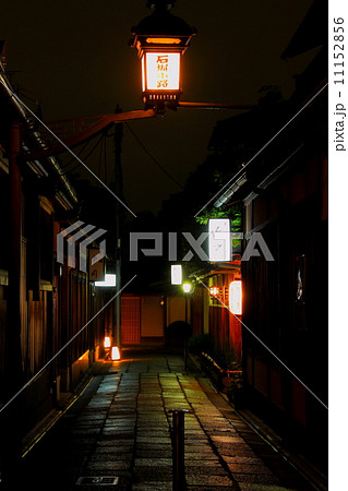 夜の石塀小路 11152856