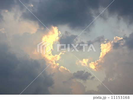 Beautiful dramatic sky with sun rays. 11153168
