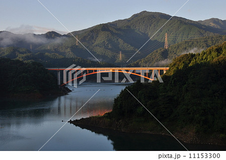 宮ヶ瀬湖の朝 11153300