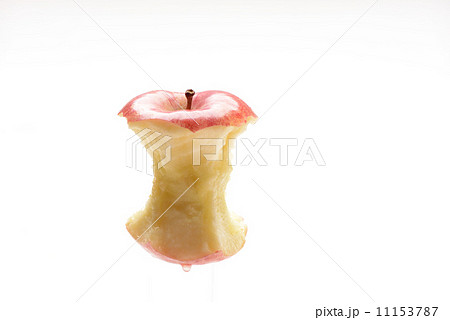 まるかじりした後のリンゴの写真素材