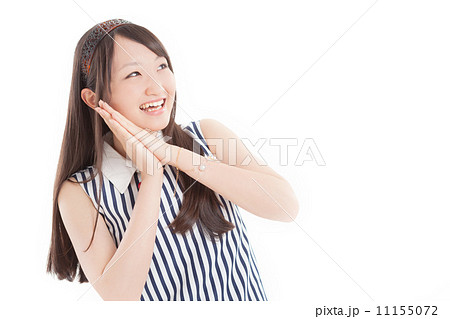 満面の笑みでとても楽しそうな可愛らしい女子校生 11155072