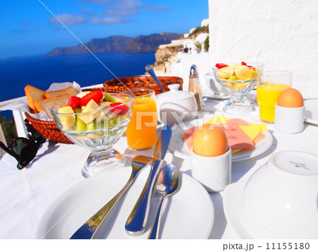 ギリシャ　サントリーニ島での朝食 11155180