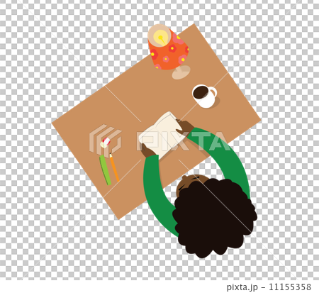 机に向かって読書をする男性 11155358