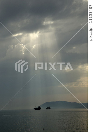 Cloudy seascape with clouds and sun Cloudy seascape with clouds and sun 11155407