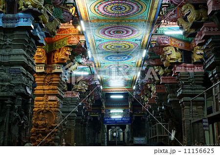 Inside of Meenakshi hindu temple in Madurai, India 11156625