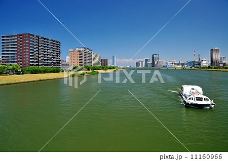 信濃川とウオーターシャトル 11160966