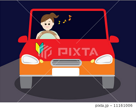 夜間に余裕で運転する女性　初心者マーク 11161006