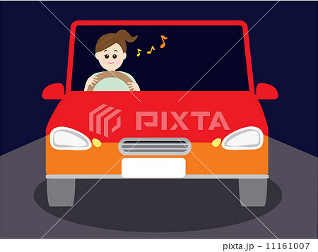 夜間に余裕で運転する女性 11161007