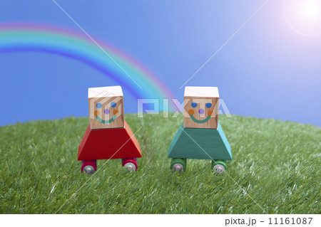 虹と芝生のイメージ 11161087