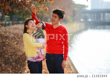 Young asian family 11161944