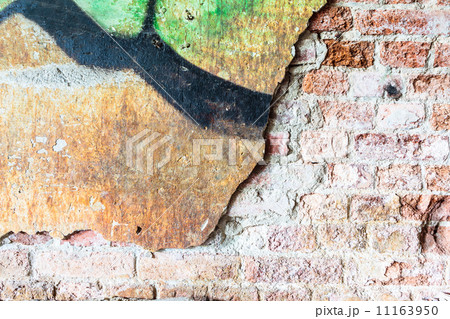 Dirty concrete wall with graffiti and big crack 11163950