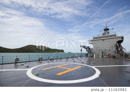 Helicopter landing pad Helicopter landing pad 11163982