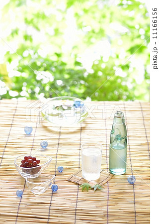 夏のイメージ ラムネとぶどう 夏のイメージ ラムネとぶどう 11166156