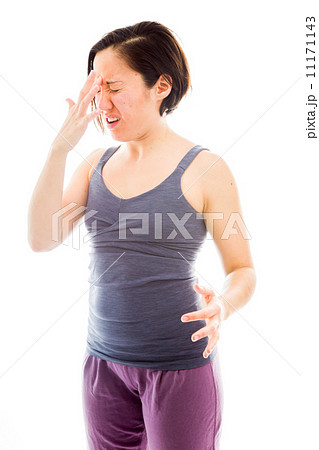 Young woman suffering from headache 11171143