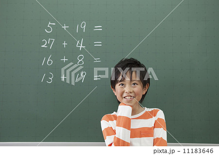 考える小学生 考える小学生 11183646