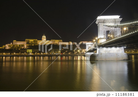Budapest castle and chain bridge, Hungary Budapest castle and chain bridge, Hungary 11186381