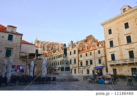 street in the small town Dubrovnik 11186466