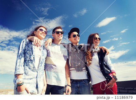 group of teenagers outside group of teenagers outside 11186979