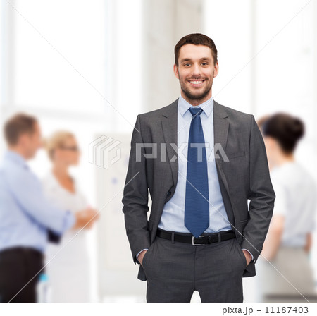 handsome buisnessman 11187403