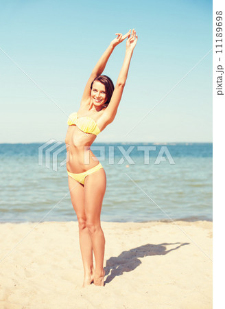 girl posing on the beach 11189698
