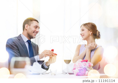 man proposing to his girlfriend at restaurant 11191114