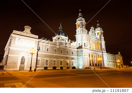 Almudena cathedral in night. Madrid, Spain Almudena cathedral in night. Madrid, Spain 11191807