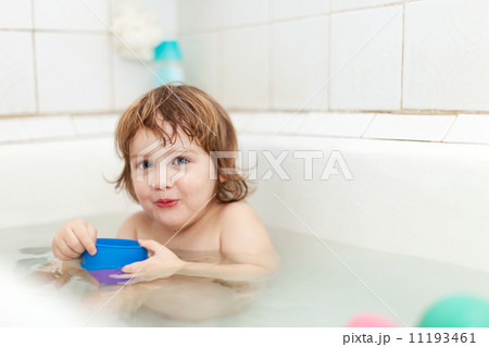child bathes in bath child bathes in bath 11193461