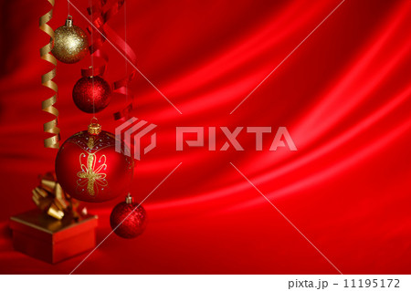 red christmas ball 11195172