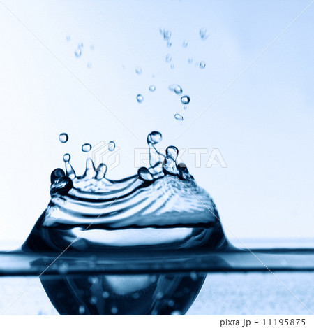 colossally blue watersplash 11195875