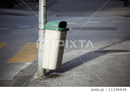 trash can 11196646