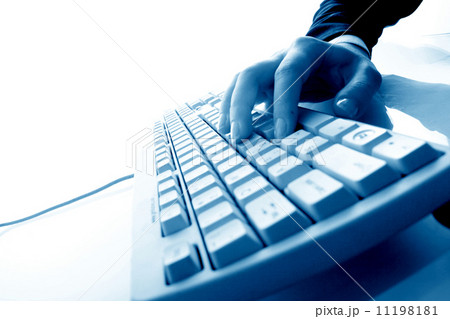 girl typing 11198181