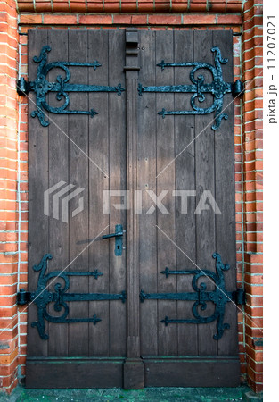 Ancient door 11207021