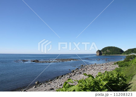 知床半島からオホーツク海の水平線。 11208323